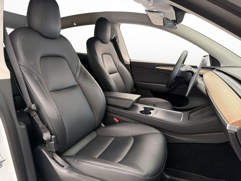 Tesla Model Y bild 27