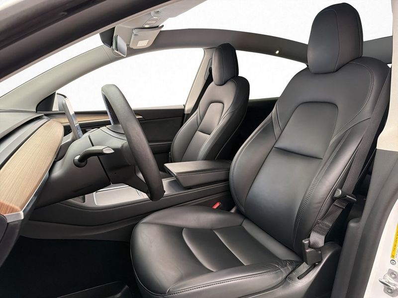 Tesla Model Y bild 12