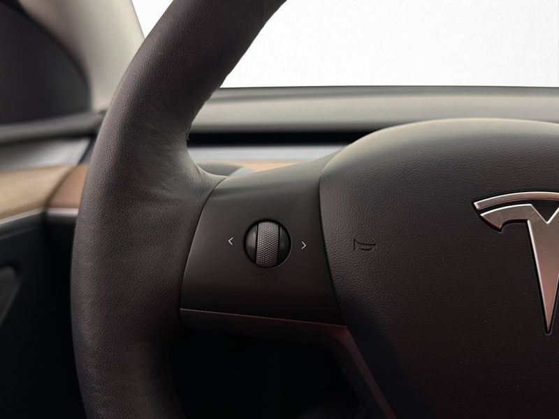Tesla Model Y bild 15