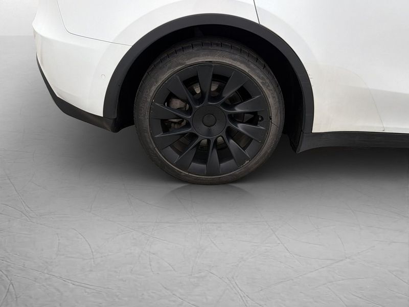 Tesla Model Y bild 32
