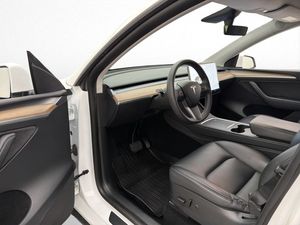 Tesla Model Y bild 11