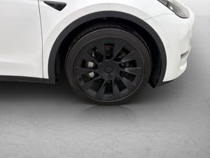 Tesla Model Y bild 33