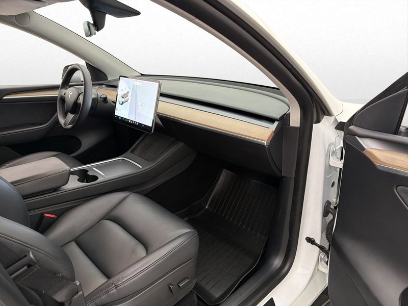 Tesla Model Y bild 28