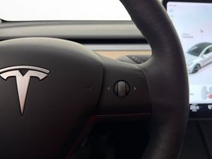 Tesla Model Y bild 16