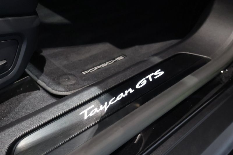 Porsche Taycan bild 16