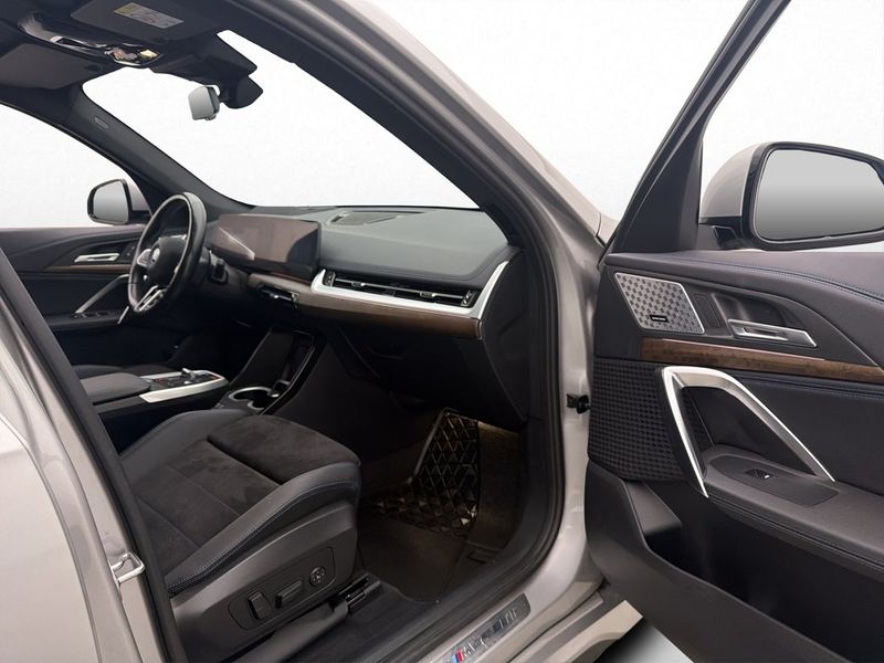 BMW iX1 bild 12