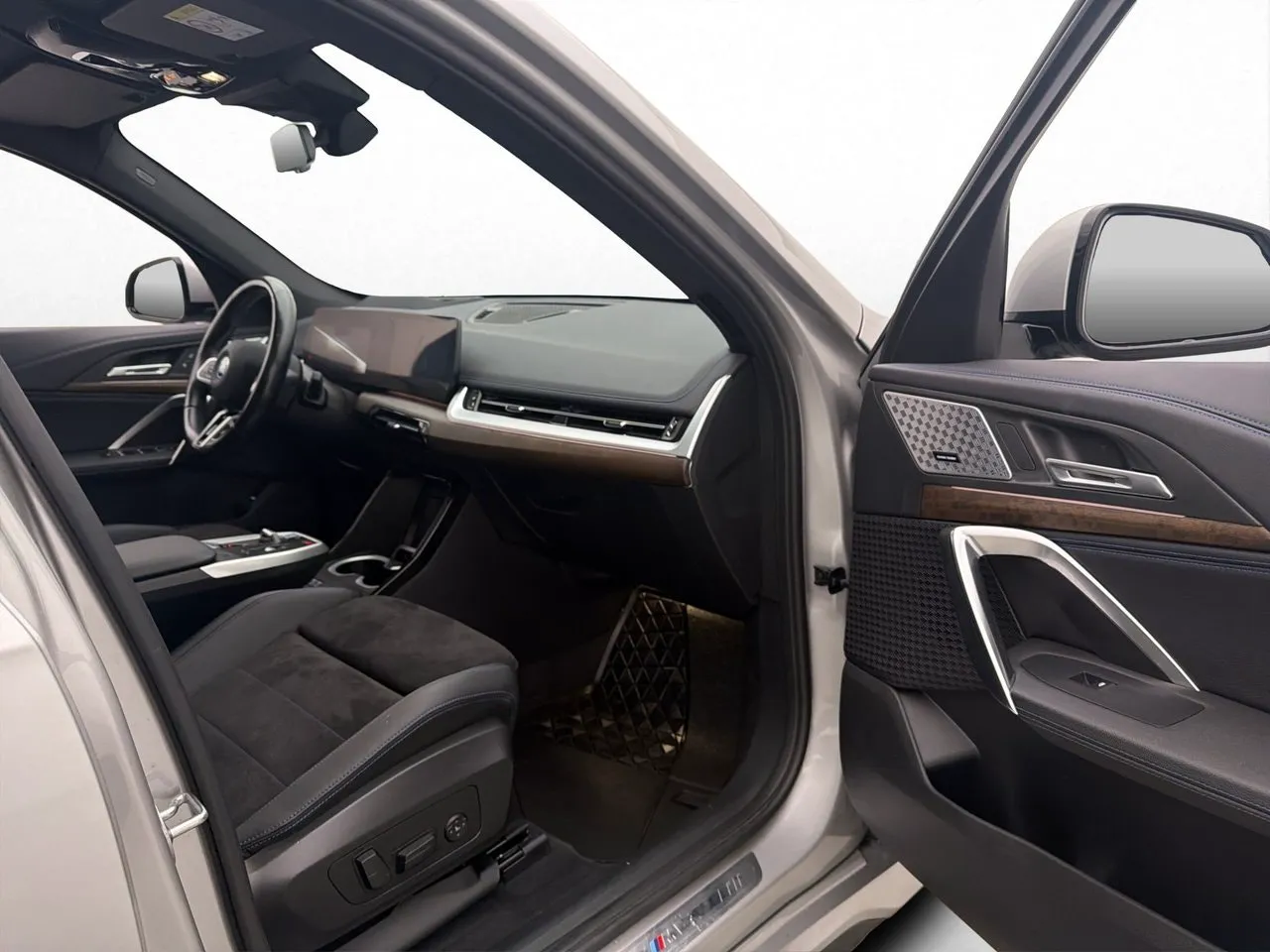 BMW iX1 bild 12