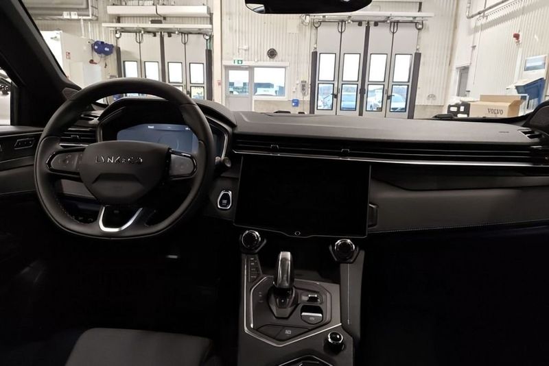 Lynk & Co 01 bild 8