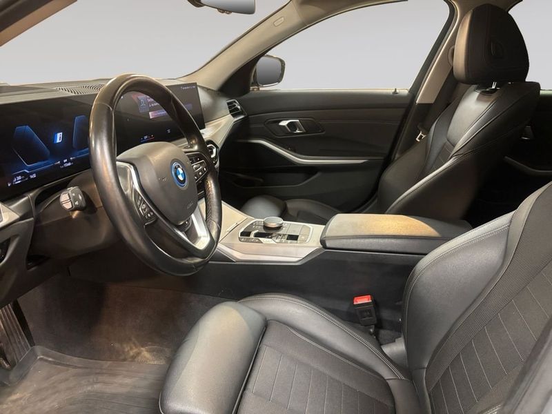 BMW 330 bild 9