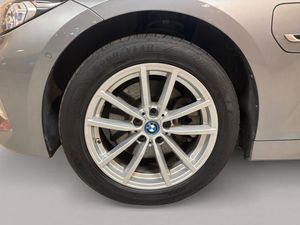 BMW 330 bild 8