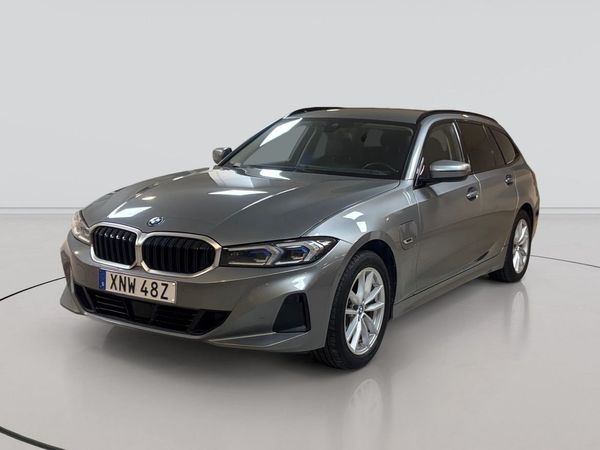 BMW 330 e xDrive Touring - 2023