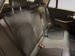 BMW 330 bild 12