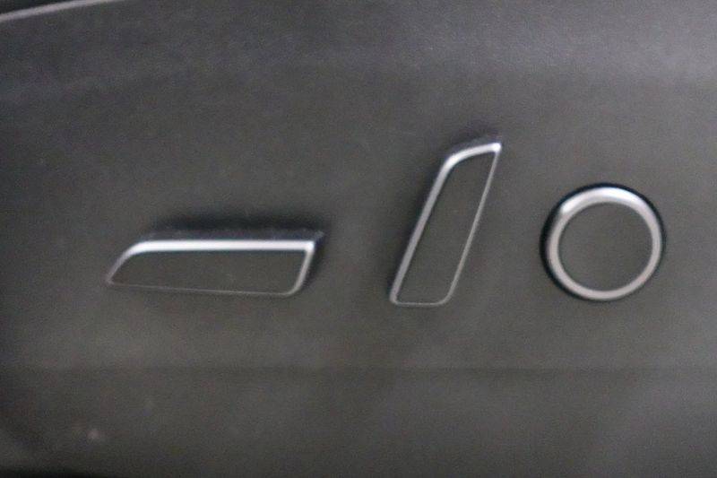 Tesla Model Y bild 16