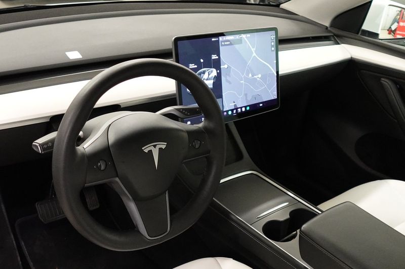 Tesla Model Y bild 6