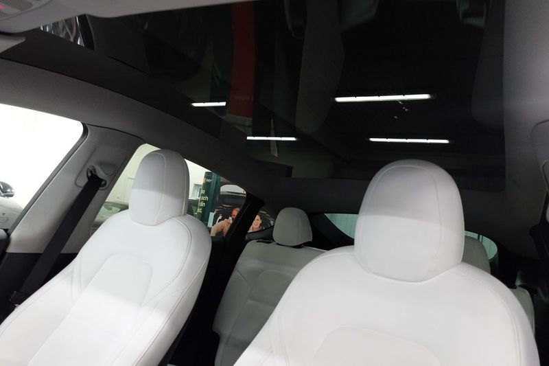 Tesla Model Y bild 18
