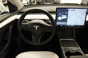 Tesla Model Y bild 7