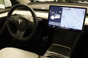 Tesla Model Y bild 8