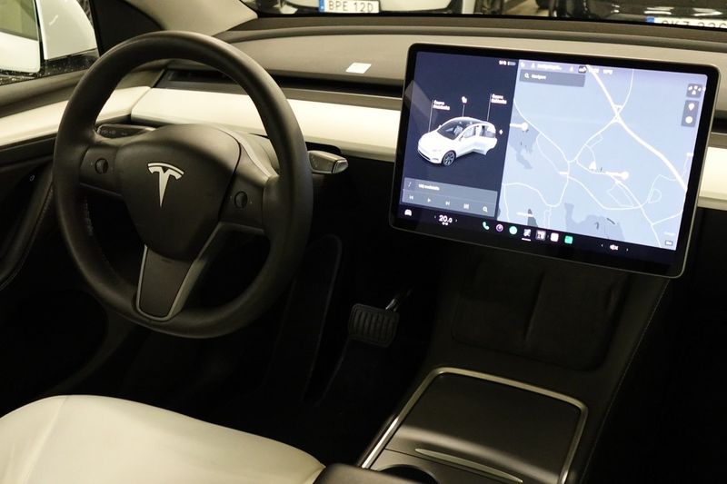 Tesla Model Y bild 8