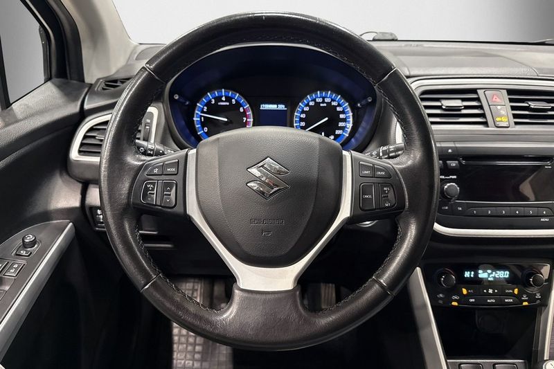 Suzuki S-CROSS bild 9