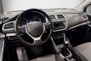 Suzuki S-CROSS bild 8