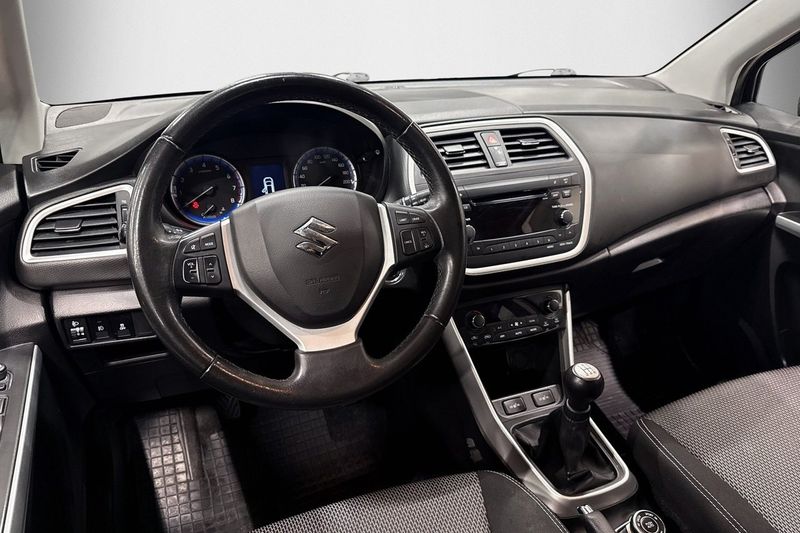 Suzuki S-CROSS bild 8