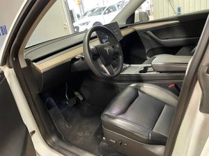 Tesla Model Y bild 5
