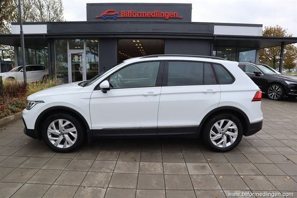 Volkswagen Tiguan 1.5 TSI 150hk DSG Momsbil P-värm/fjärr Drag 1 Ägare - 2022
