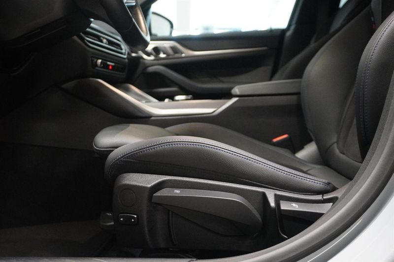 BMW i4 bild 21