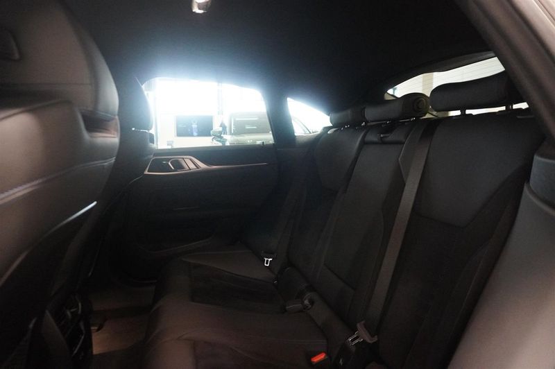 BMW i4 bild 18
