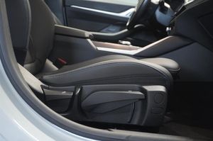 BMW i4 bild 17