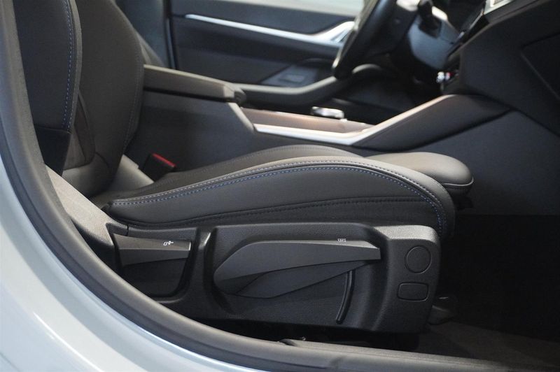 BMW i4 bild 17