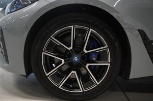 BMW i4 bild 9