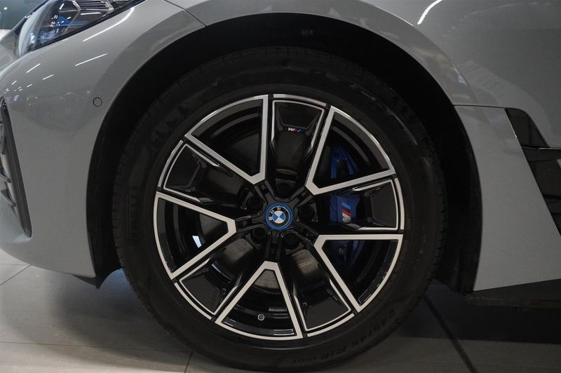 BMW i4 bild 9