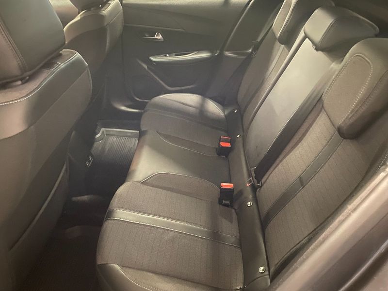 Peugeot 208 bild 8