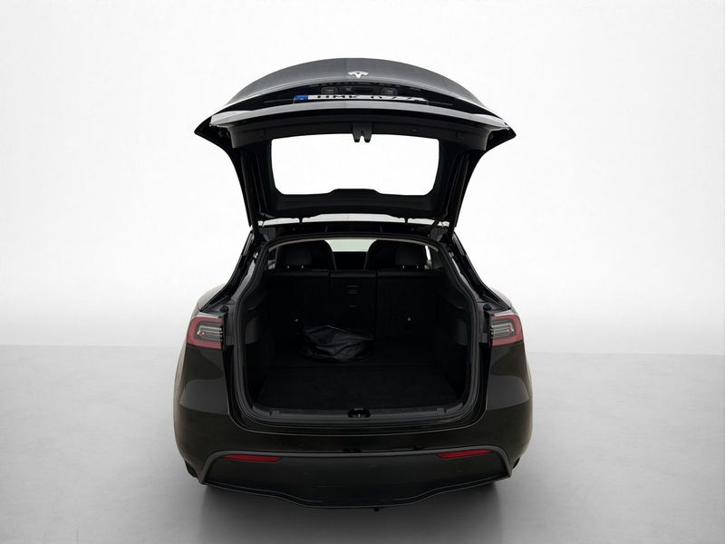 Tesla Model Y bild 12