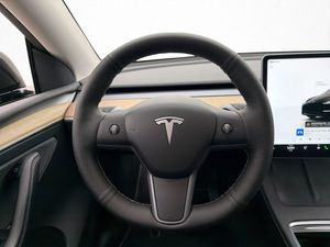 Tesla Model Y bild 16