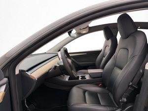 Tesla Model Y bild 14