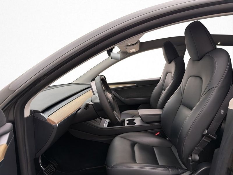 Tesla Model Y bild 14
