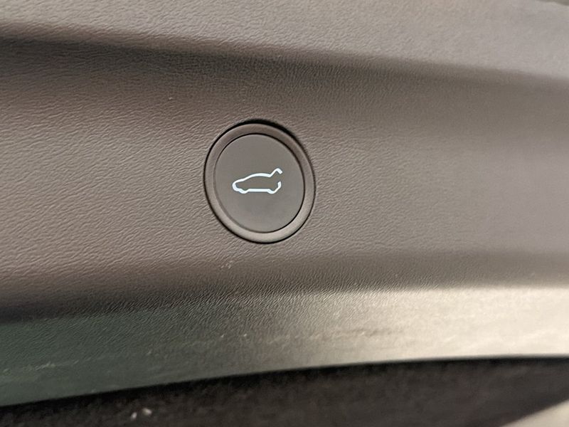 Tesla Model Y bild 13