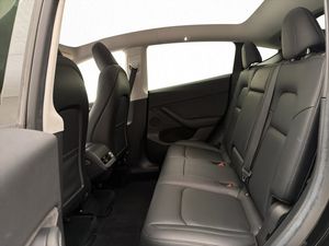 Tesla Model Y bild 18