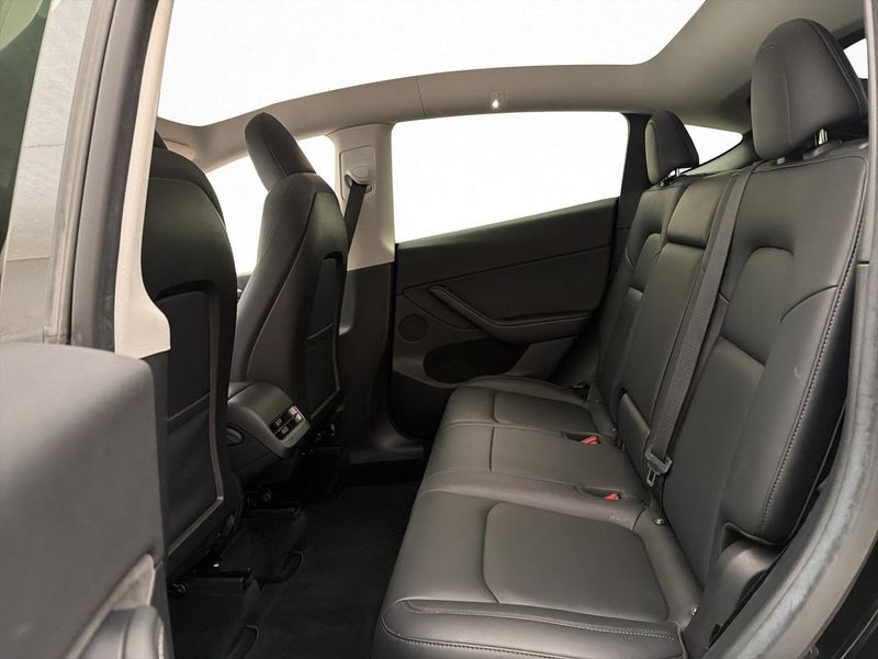 Tesla Model Y bild 18