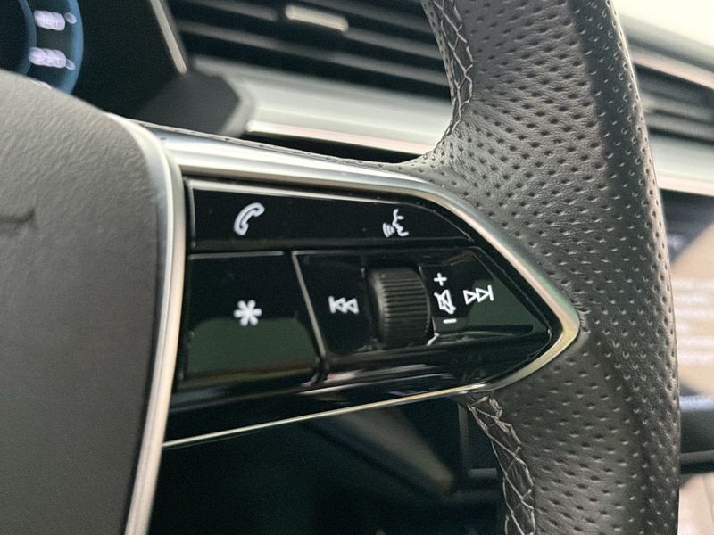 Audi e-tron S bild 27