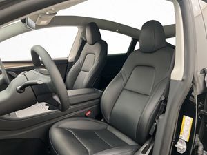 Tesla Model Y bild 15