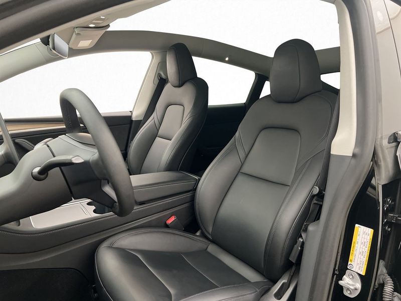 Tesla Model Y bild 15