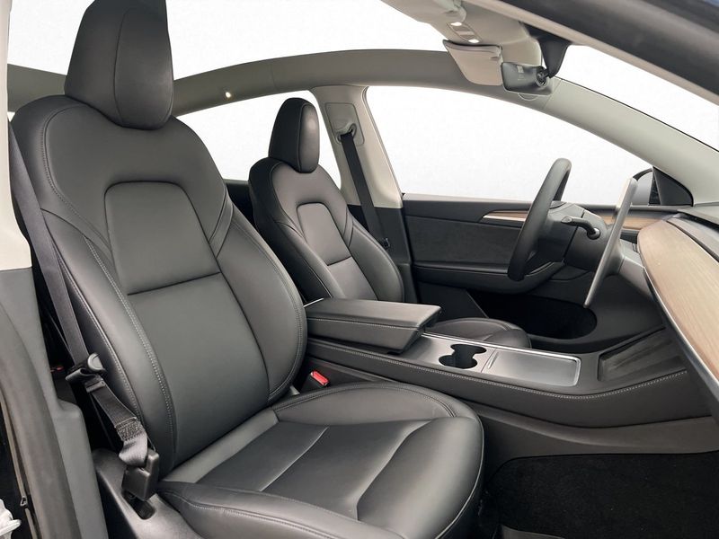 Tesla Model Y bild 16