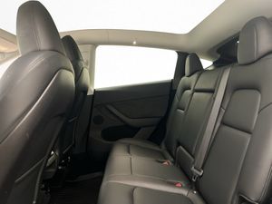 Tesla Model Y bild 17
