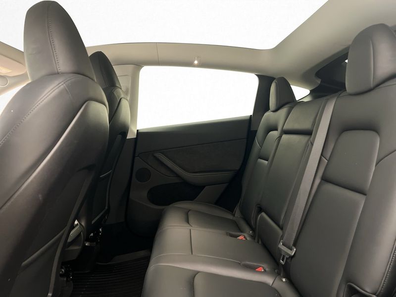 Tesla Model Y bild 17