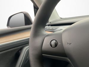 Tesla Model Y bild 21