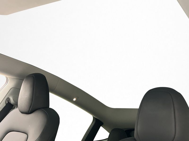 Tesla Model Y bild 18