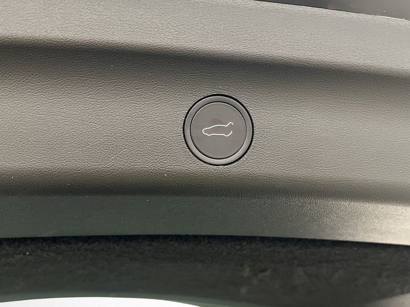 Tesla Model Y bild 12